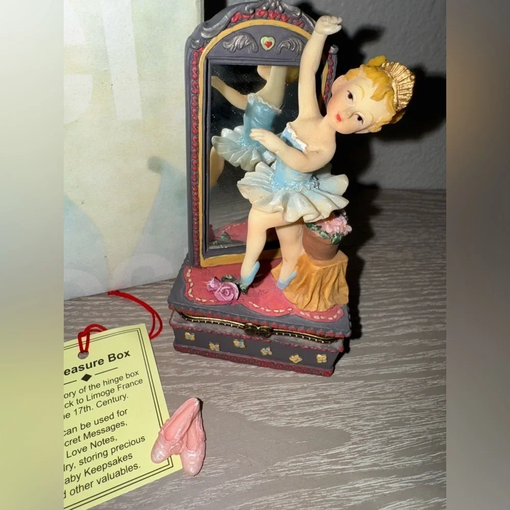 Ballerina dancer In Front Of Mirror ||Trinket Box  -vintage with shoes